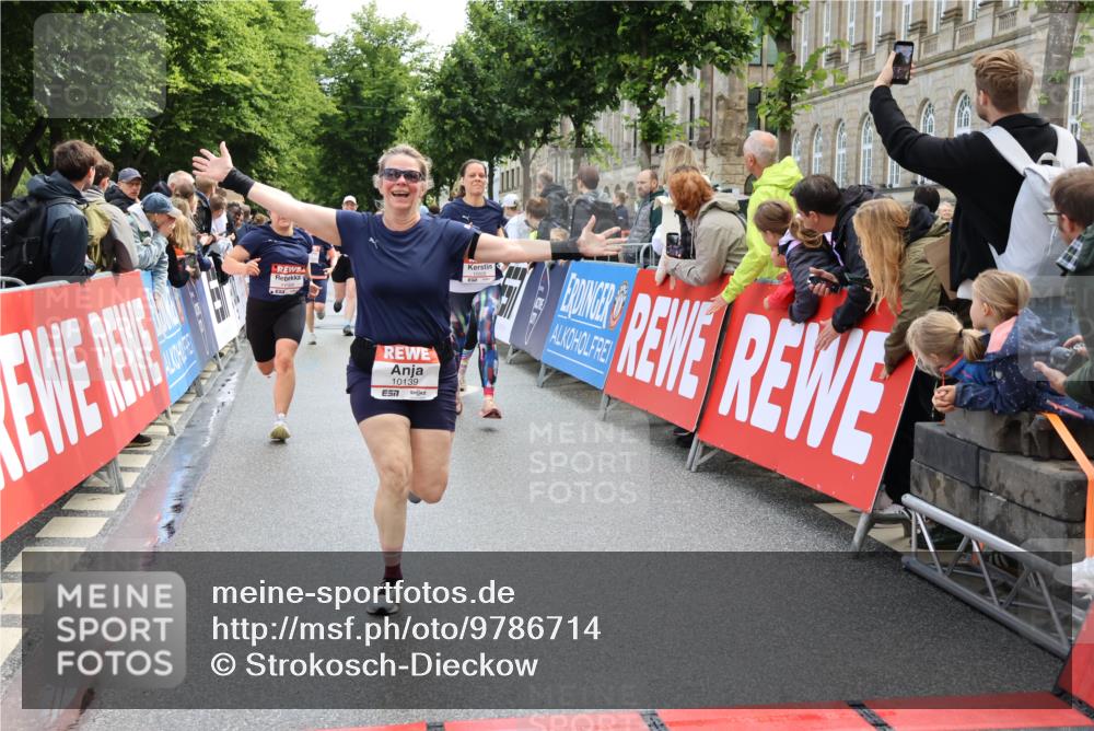 14.06.2026 - REWE Women's Run Strokosch-Dieckow http://msf.ph/oto/9786714 14.06.2026 10:09:40 Ziel 10047, 10139, 10208, 10288, 10360, 10382, 10725, 10889, 10928, 10977, 11083, 11169, 11431 meine-sportfotos.de