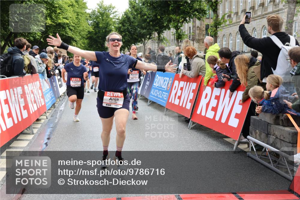 14.06.2026 - REWE Women's Run Strokosch-Dieckow http://msf.ph/oto/9786716 14.06.2026 10:09:40 Ziel 10047, 10139, 10208, 10288, 10360, 10382, 10725, 10889, 10928, 10977, 11083, 11169, 11431 meine-sportfotos.de