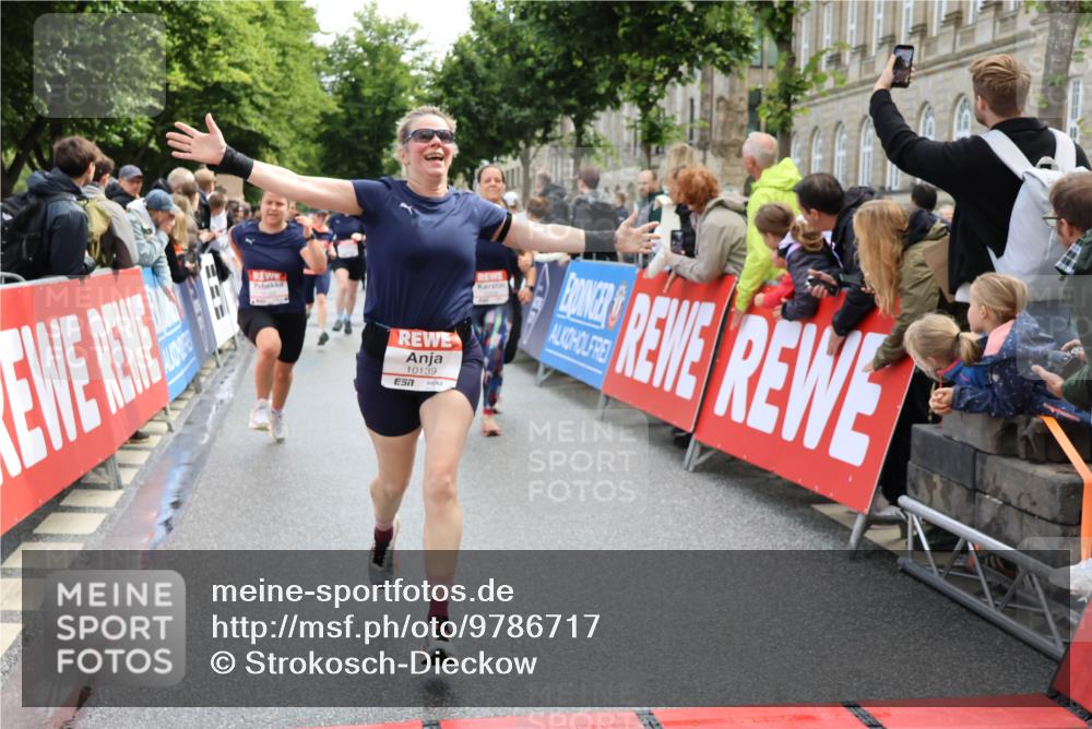 14.06.2026 - REWE Women's Run Strokosch-Dieckow http://msf.ph/oto/9786717 14.06.2026 10:09:40 Ziel 10047, 10139, 10208, 10288, 10360, 10382, 10725, 10889, 10928, 10977, 11083, 11169, 11431 meine-sportfotos.de