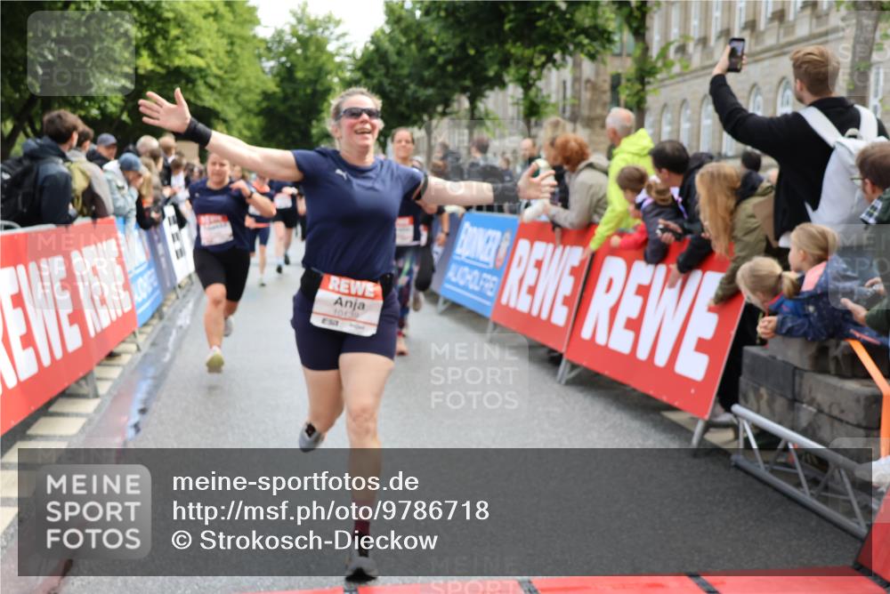 14.06.2026 - REWE Women's Run Strokosch-Dieckow http://msf.ph/oto/9786718 14.06.2026 10:09:40 Ziel 10047, 10139, 10208, 10288, 10360, 10382, 10725, 10889, 10928, 10977, 11083, 11169, 11431 meine-sportfotos.de