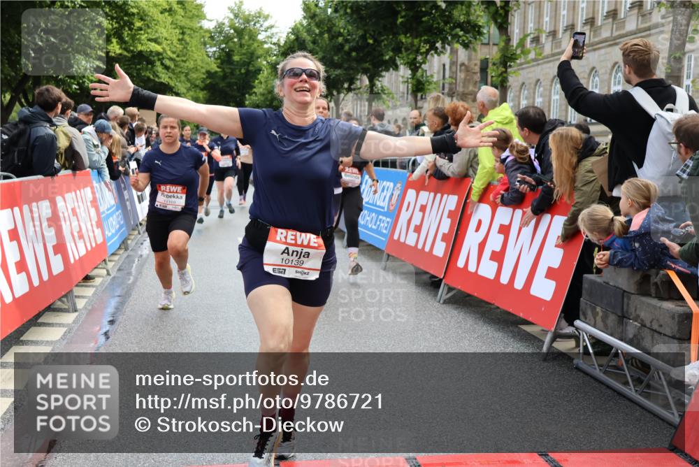 14.06.2026 - REWE Women's Run Strokosch-Dieckow http://msf.ph/oto/9786721 14.06.2026 10:09:40 Ziel 10047, 10139, 10208, 10288, 10360, 10382, 10725, 10889, 10928, 10977, 11083, 11169, 11431 meine-sportfotos.de