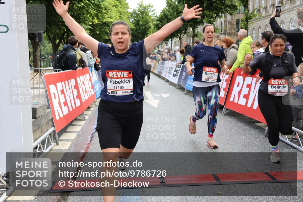 14.06.2026 - REWE Women's Run Strokosch-Dieckow http://msf.ph/oto/9786726 14.06.2026 10:09:41 Ziel 10047, 10139, 10208, 10288, 10360, 10382, 10417, 10725, 10889, 10928, 10977, 11083, 11169, 11431 meine-sportfotos.de