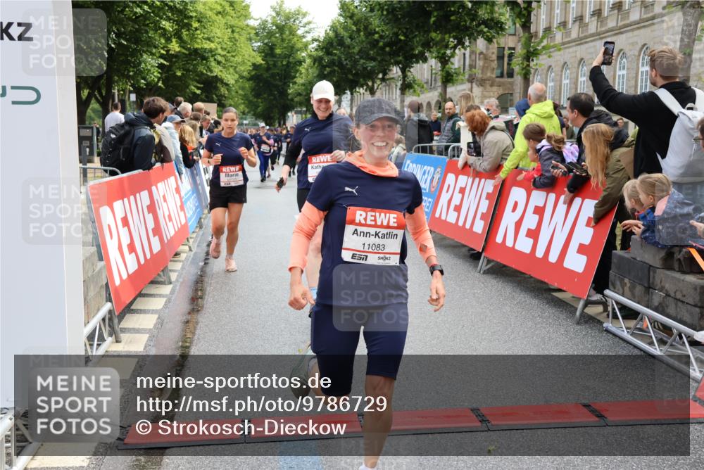 14.06.2026 - REWE Women's Run Strokosch-Dieckow http://msf.ph/oto/9786729 14.06.2026 10:09:43 Ziel 10047, 10139, 10208, 10360, 10417, 10725, 10889, 10928, 10977, 11083, 11169, 11431 meine-sportfotos.de