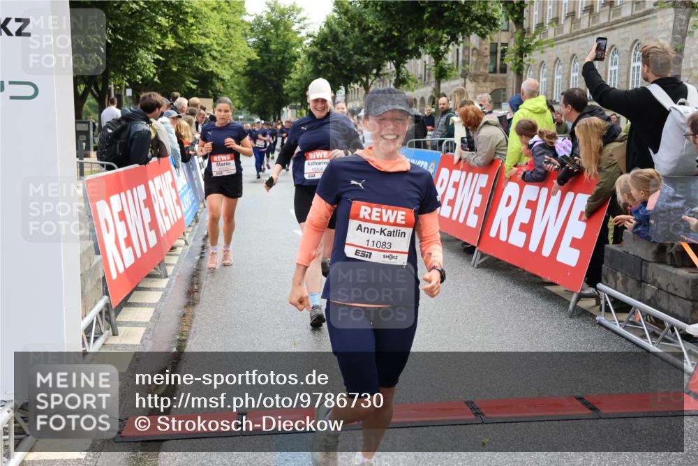14.06.2026 - REWE Women's Run Strokosch-Dieckow http://msf.ph/oto/9786730 14.06.2026 10:09:43 Ziel 10047, 10139, 10208, 10360, 10417, 10725, 10889, 10928, 10977, 11083, 11169, 11431 meine-sportfotos.de