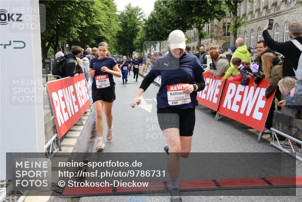 14.06.2026 - REWE Women's Run Strokosch-Dieckow http://msf.ph/oto/9786731 14.06.2026 10:09:44 Ziel 10047, 10139, 10208, 10360, 10417, 10725, 10889, 10928, 10977, 11083, 11169, 11177, 11431 meine-sportfotos.de