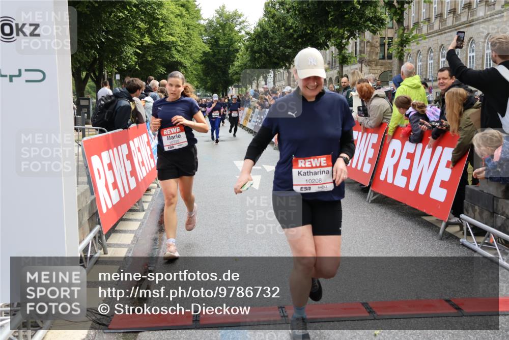14.06.2026 - REWE Women's Run Strokosch-Dieckow http://msf.ph/oto/9786732 14.06.2026 10:09:44 Ziel 10047, 10139, 10208, 10360, 10417, 10725, 10889, 10928, 10977, 11083, 11169, 11177, 11431 meine-sportfotos.de