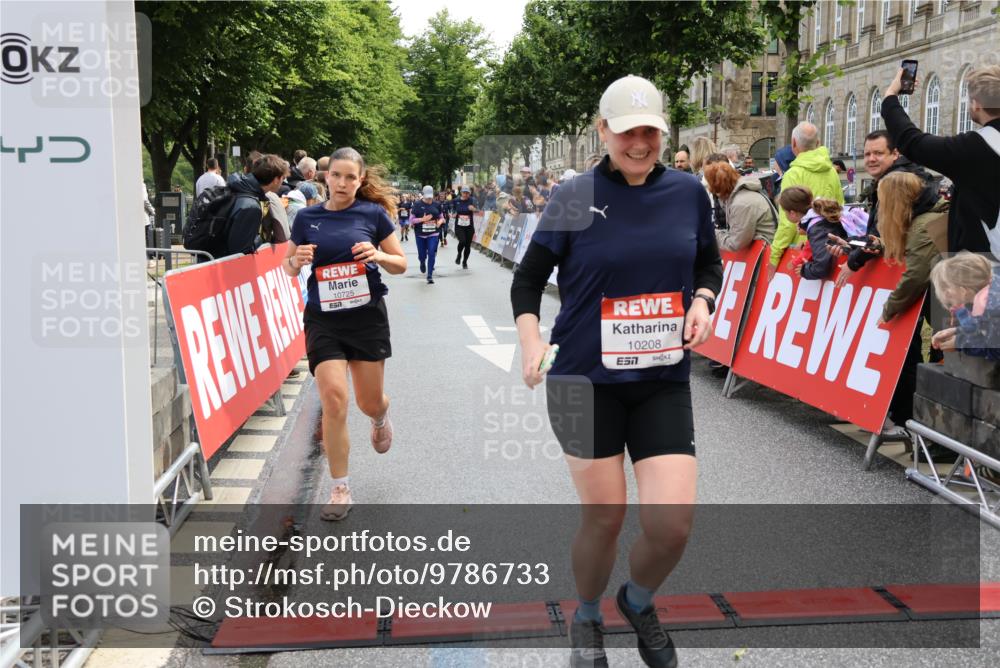 14.06.2026 - REWE Women's Run Strokosch-Dieckow http://msf.ph/oto/9786733 14.06.2026 10:09:44 Ziel 10047, 10139, 10208, 10360, 10417, 10725, 10889, 10928, 10977, 11083, 11169, 11177, 11431 meine-sportfotos.de