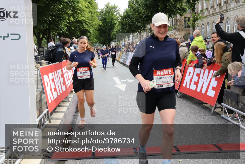 14.06.2026 - REWE Women's Run Strokosch-Dieckow http://msf.ph/oto/9786734 14.06.2026 10:09:44 Ziel 10047, 10139, 10208, 10360, 10417, 10725, 10889, 10928, 10977, 11083, 11169, 11177, 11431 meine-sportfotos.de
