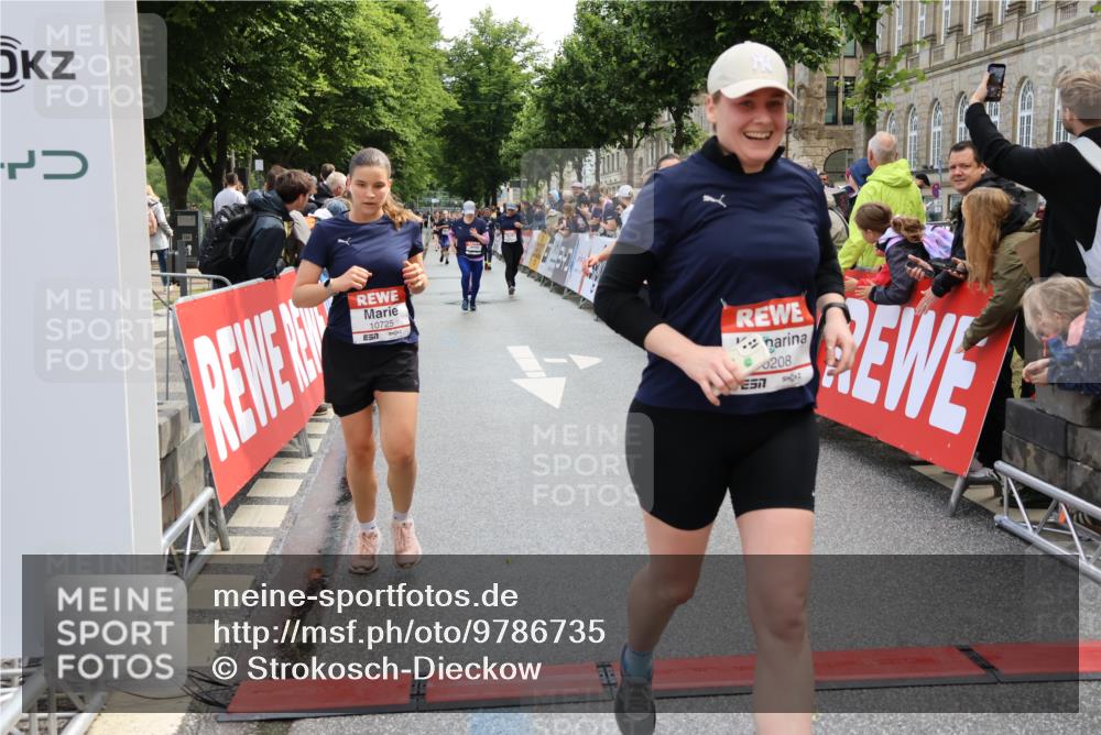 14.06.2026 - REWE Women's Run Strokosch-Dieckow http://msf.ph/oto/9786735 14.06.2026 10:09:44 Ziel 10047, 10139, 10208, 10360, 10417, 10725, 10889, 10928, 10977, 11083, 11169, 11177, 11431 meine-sportfotos.de
