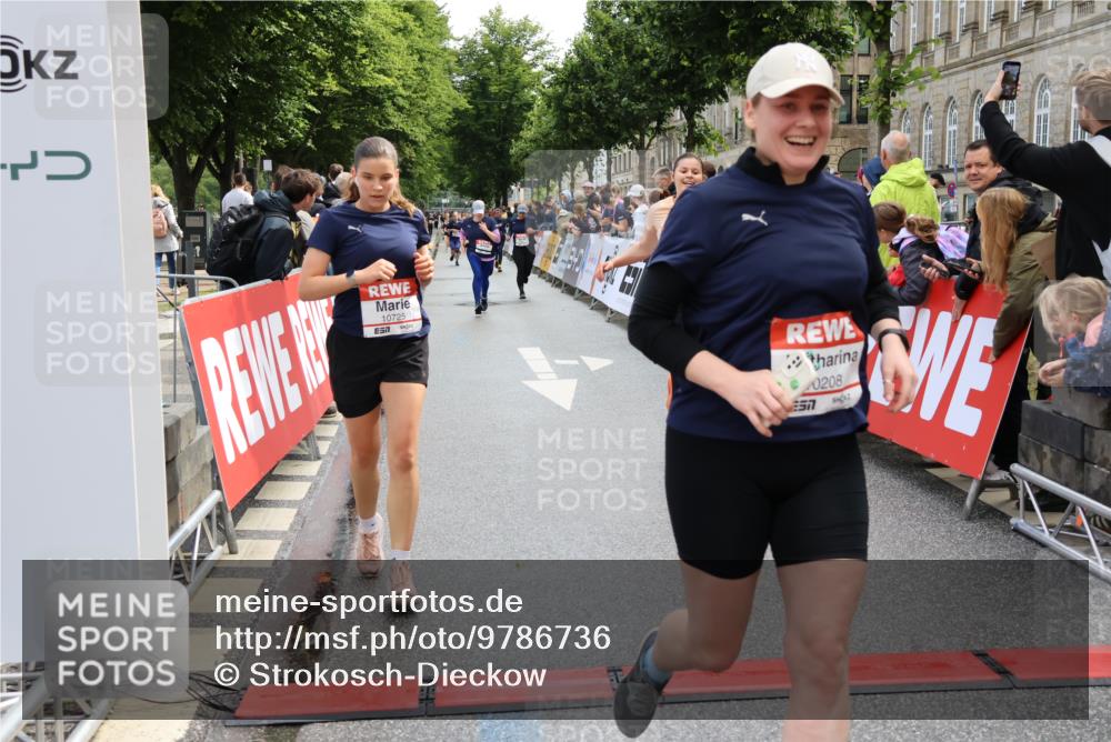 14.06.2026 - REWE Women's Run Strokosch-Dieckow http://msf.ph/oto/9786736 14.06.2026 10:09:45 Ziel 10047, 10139, 10208, 10360, 10417, 10725, 10889, 10928, 11083, 11169, 11177 meine-sportfotos.de