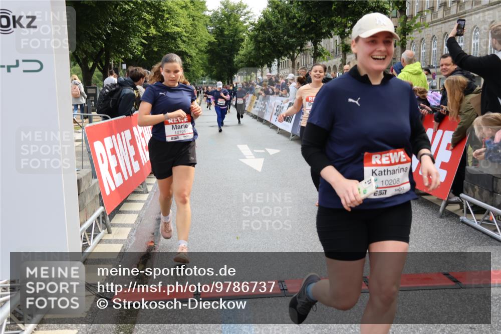 14.06.2026 - REWE Women's Run Strokosch-Dieckow http://msf.ph/oto/9786737 14.06.2026 10:09:45 Ziel 10047, 10139, 10208, 10360, 10417, 10725, 10889, 10928, 11083, 11169, 11177 meine-sportfotos.de