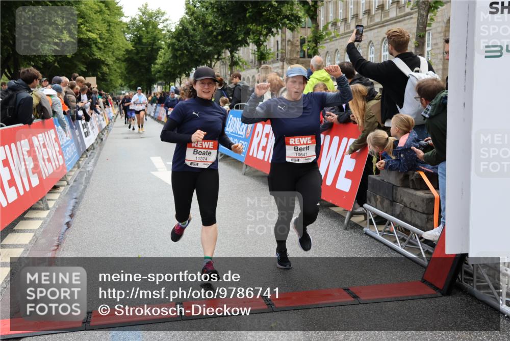 14.06.2026 - REWE Women's Run Strokosch-Dieckow http://msf.ph/oto/9786741 14.06.2026 10:09:50 Ziel 10208, 10417, 10641, 10725, 10862, 10928, 11083, 11177, 11374 meine-sportfotos.de