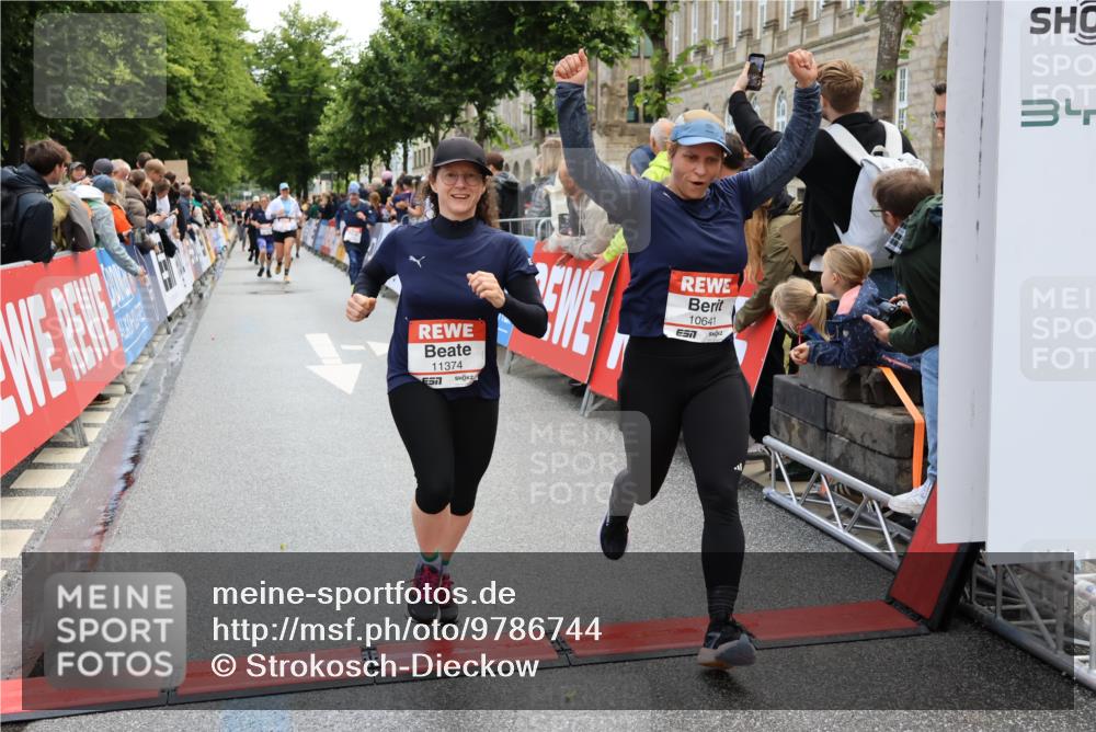 14.06.2026 - REWE Women's Run Strokosch-Dieckow http://msf.ph/oto/9786744 14.06.2026 10:09:50 Ziel 10208, 10417, 10641, 10725, 10862, 10928, 11083, 11177, 11374 meine-sportfotos.de
