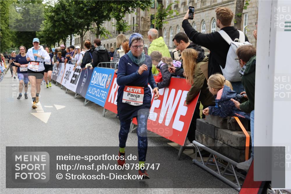 14.06.2026 - REWE Women's Run Strokosch-Dieckow http://msf.ph/oto/9786747 14.06.2026 10:09:54 Ziel 10379, 10641, 10862, 11177, 11202, 11374, 11405 meine-sportfotos.de