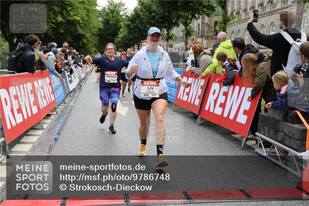 14.06.2026 - REWE Women's Run Strokosch-Dieckow http://msf.ph/oto/9786748 14.06.2026 10:09:57 Ziel 10257, 10359, 10379, 10621, 10641, 10678, 10862, 10886, 11202, 11213, 11374, 11405 meine-sportfotos.de