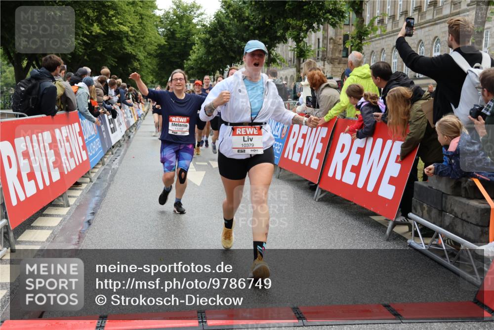 14.06.2026 - REWE Women's Run Strokosch-Dieckow http://msf.ph/oto/9786749 14.06.2026 10:09:57 Ziel 10257, 10359, 10379, 10621, 10641, 10678, 10862, 10886, 11202, 11213, 11374, 11405 meine-sportfotos.de