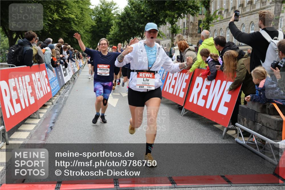 14.06.2026 - REWE Women's Run Strokosch-Dieckow http://msf.ph/oto/9786750 14.06.2026 10:09:57 Ziel 10257, 10359, 10379, 10621, 10641, 10678, 10862, 10886, 11202, 11213, 11374, 11405 meine-sportfotos.de