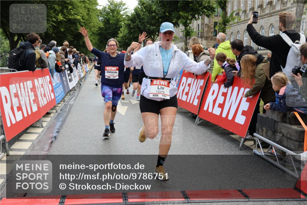 14.06.2026 - REWE Women's Run Strokosch-Dieckow http://msf.ph/oto/9786751 14.06.2026 10:09:57 Ziel 10257, 10359, 10379, 10621, 10641, 10678, 10862, 10886, 11202, 11213, 11374, 11405 meine-sportfotos.de