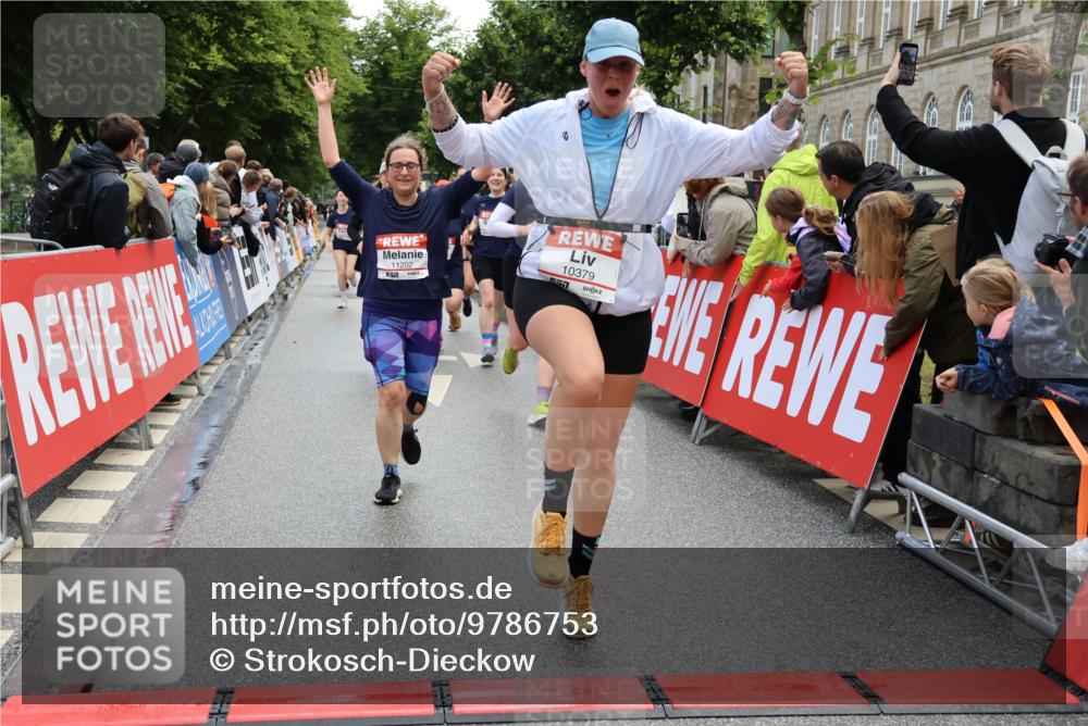 14.06.2026 - REWE Women's Run Strokosch-Dieckow http://msf.ph/oto/9786753 14.06.2026 10:09:57 Ziel 10257, 10359, 10379, 10621, 10641, 10678, 10862, 10886, 11202, 11213, 11374, 11405 meine-sportfotos.de