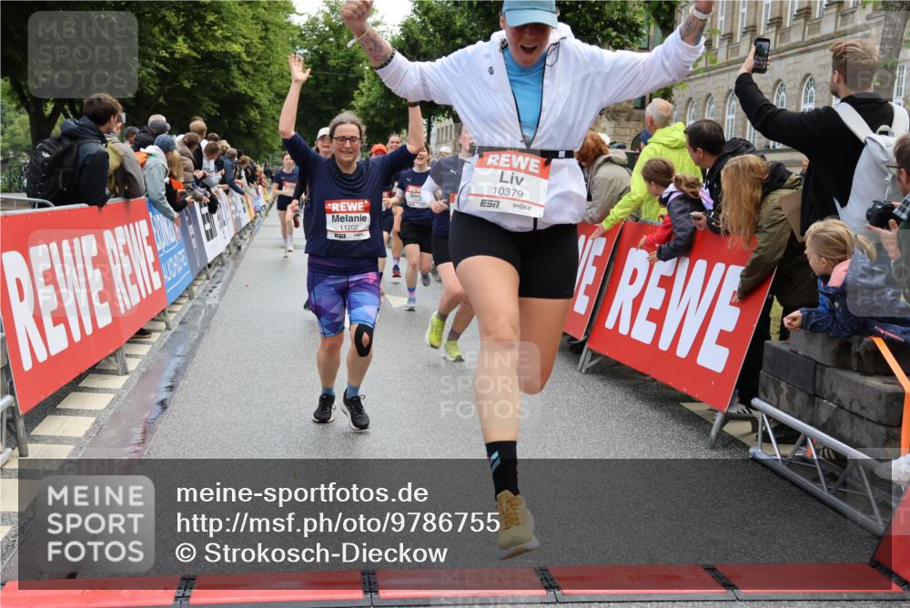 14.06.2026 - REWE Women's Run Strokosch-Dieckow http://msf.ph/oto/9786755 14.06.2026 10:09:57 Ziel 10257, 10359, 10379, 10621, 10641, 10678, 10862, 10886, 11202, 11213, 11374, 11405 meine-sportfotos.de