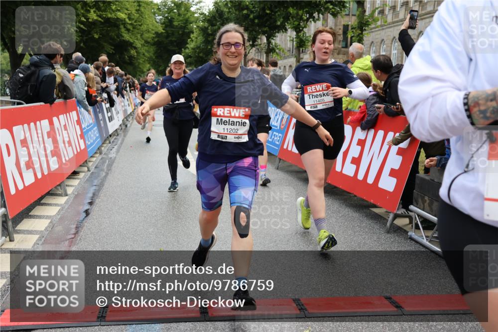14.06.2026 - REWE Women's Run Strokosch-Dieckow http://msf.ph/oto/9786759 14.06.2026 10:09:58 Ziel 10257, 10359, 10379, 10621, 10627, 10641, 10678, 10862, 10886, 11202, 11213, 11374, 11405 meine-sportfotos.de