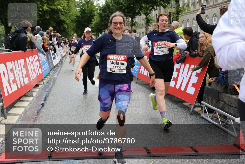 14.06.2026 - REWE Women's Run Strokosch-Dieckow http://msf.ph/oto/9786760 14.06.2026 10:09:58 Ziel 10257, 10359, 10379, 10621, 10627, 10641, 10678, 10862, 10886, 11202, 11213, 11374, 11405 meine-sportfotos.de