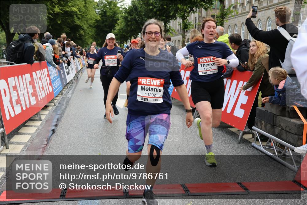 14.06.2026 - REWE Women's Run Strokosch-Dieckow http://msf.ph/oto/9786761 14.06.2026 10:09:58 Ziel 10257, 10359, 10379, 10621, 10627, 10641, 10678, 10862, 10886, 11202, 11213, 11374, 11405 meine-sportfotos.de