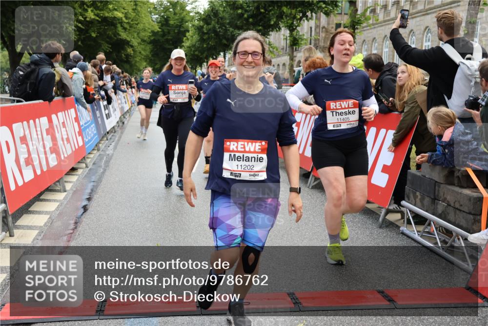 14.06.2026 - REWE Women's Run Strokosch-Dieckow http://msf.ph/oto/9786762 14.06.2026 10:09:58 Ziel 10257, 10359, 10379, 10621, 10627, 10641, 10678, 10862, 10886, 11202, 11213, 11374, 11405 meine-sportfotos.de