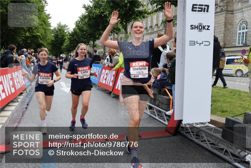 14.06.2026 - REWE Women's Run Strokosch-Dieckow http://msf.ph/oto/9786776 14.06.2026 10:10:01 Ziel 10078, 10257, 10359, 10379, 10621, 10627, 10678, 10862, 10886, 11202, 11213, 11405 meine-sportfotos.de