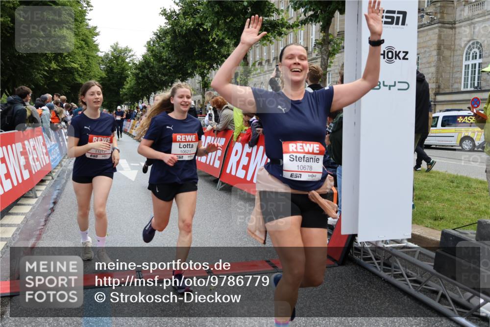 14.06.2026 - REWE Women's Run Strokosch-Dieckow http://msf.ph/oto/9786779 14.06.2026 10:10:02 Ziel 10078, 10257, 10359, 10379, 10621, 10627, 10678, 10862, 10886, 11202, 11213, 11405 meine-sportfotos.de