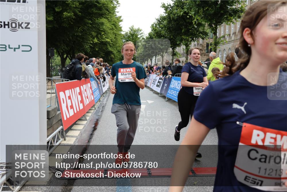 14.06.2026 - REWE Women's Run Strokosch-Dieckow http://msf.ph/oto/9786780 14.06.2026 10:10:03 Ziel 10078, 10257, 10359, 10379, 10621, 10627, 10678, 10886, 11202, 11213, 11405 meine-sportfotos.de