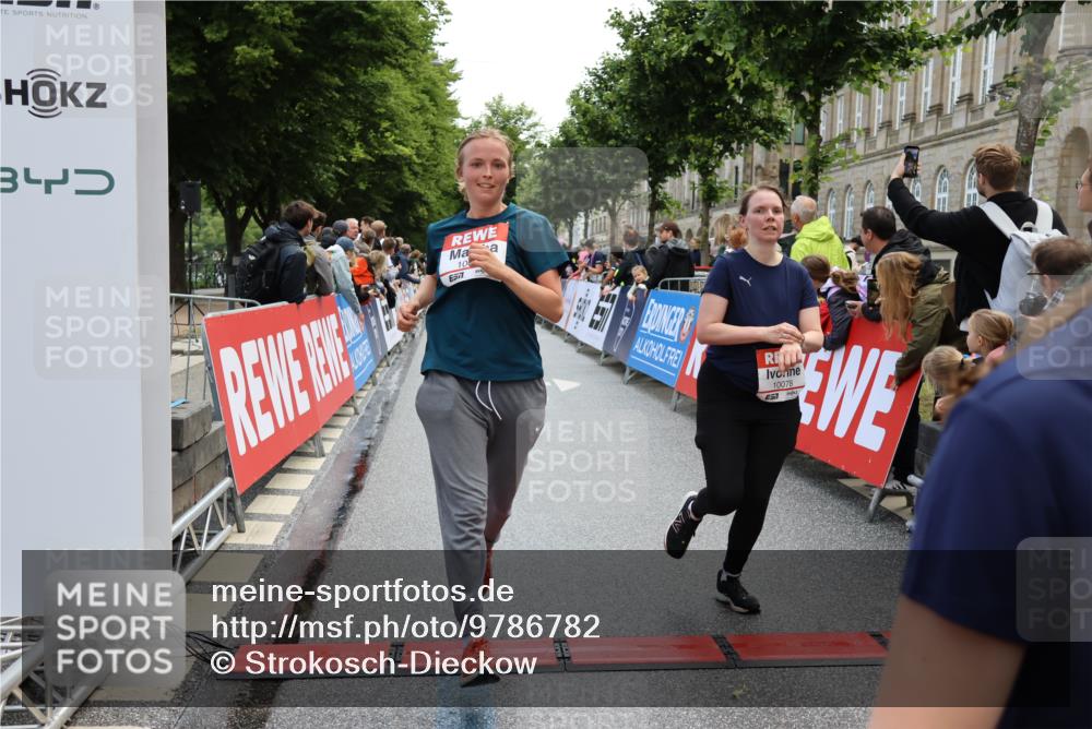 14.06.2026 - REWE Women's Run Strokosch-Dieckow http://msf.ph/oto/9786782 14.06.2026 10:10:03 Ziel 10078, 10257, 10359, 10379, 10621, 10627, 10678, 10886, 11202, 11213, 11405 meine-sportfotos.de