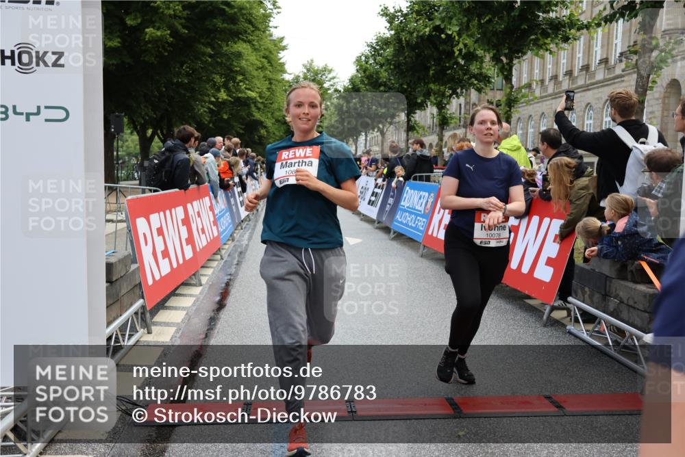 14.06.2026 - REWE Women's Run Strokosch-Dieckow http://msf.ph/oto/9786783 14.06.2026 10:10:03 Ziel 10078, 10257, 10359, 10379, 10621, 10627, 10678, 10886, 11202, 11213, 11405 meine-sportfotos.de
