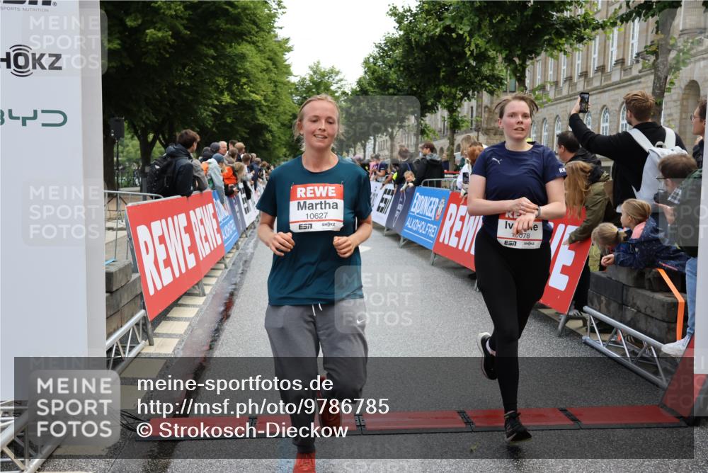 14.06.2026 - REWE Women's Run Strokosch-Dieckow http://msf.ph/oto/9786785 14.06.2026 10:10:03 Ziel 10078, 10257, 10359, 10379, 10621, 10627, 10678, 10886, 11202, 11213, 11405 meine-sportfotos.de