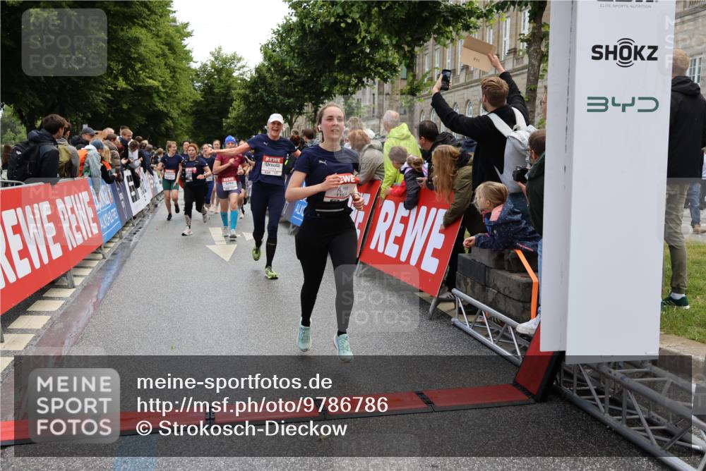 14.06.2026 - REWE Women's Run Strokosch-Dieckow http://msf.ph/oto/9786786 14.06.2026 10:10:08 Ziel 10078, 10079, 10257, 10313, 10469, 10585, 10621, 10627, 10678, 10944, 10950, 10951, 11147, 11213, 11277, 11504 meine-sportfotos.de