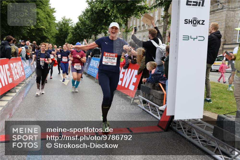 14.06.2026 - REWE Women's Run Strokosch-Dieckow http://msf.ph/oto/9786792 14.06.2026 10:10:10 Ziel 10078, 10079, 10313, 10445, 10469, 10585, 10627, 10944, 10950, 10951, 11147, 11277, 11504 meine-sportfotos.de