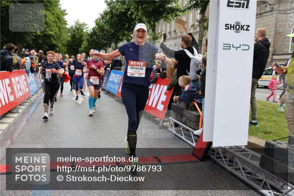 14.06.2026 - REWE Women's Run Strokosch-Dieckow http://msf.ph/oto/9786793 14.06.2026 10:10:10 Ziel 10078, 10079, 10313, 10445, 10469, 10585, 10627, 10944, 10950, 10951, 11147, 11277, 11504 meine-sportfotos.de