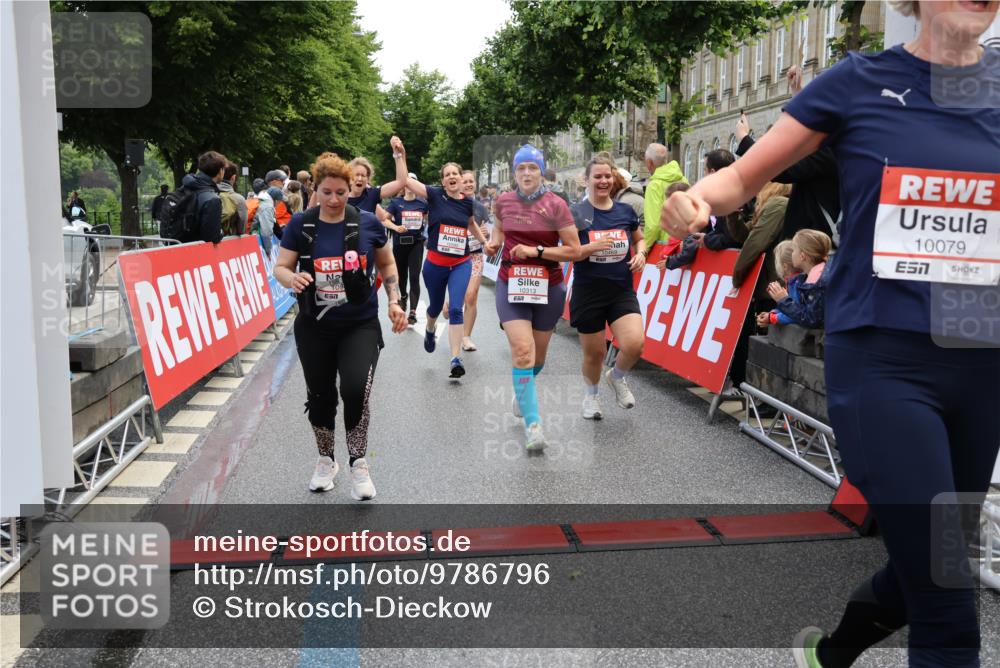 14.06.2026 - REWE Women's Run Strokosch-Dieckow http://msf.ph/oto/9786796 14.06.2026 10:10:11 Ziel 10078, 10079, 10313, 10445, 10469, 10585, 10944, 10950, 10951, 11147, 11277, 11504 meine-sportfotos.de