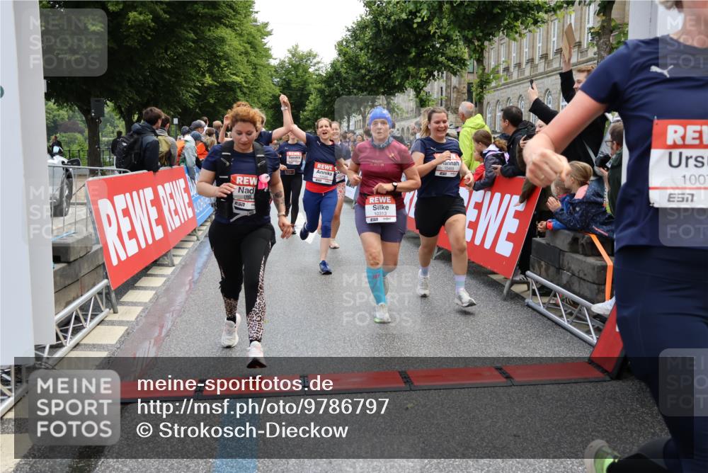 14.06.2026 - REWE Women's Run Strokosch-Dieckow http://msf.ph/oto/9786797 14.06.2026 10:10:11 Ziel 10078, 10079, 10313, 10445, 10469, 10585, 10944, 10950, 10951, 11147, 11277, 11504 meine-sportfotos.de