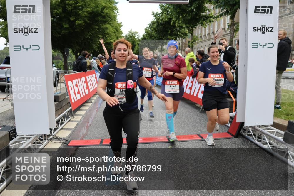 14.06.2026 - REWE Women's Run Strokosch-Dieckow http://msf.ph/oto/9786799 14.06.2026 10:10:11 Ziel 10078, 10079, 10313, 10445, 10469, 10585, 10944, 10950, 10951, 11147, 11277, 11504 meine-sportfotos.de