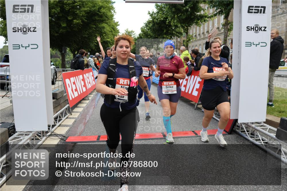 14.06.2026 - REWE Women's Run Strokosch-Dieckow http://msf.ph/oto/9786800 14.06.2026 10:10:11 Ziel 10078, 10079, 10313, 10445, 10469, 10585, 10944, 10950, 10951, 11147, 11277, 11504 meine-sportfotos.de