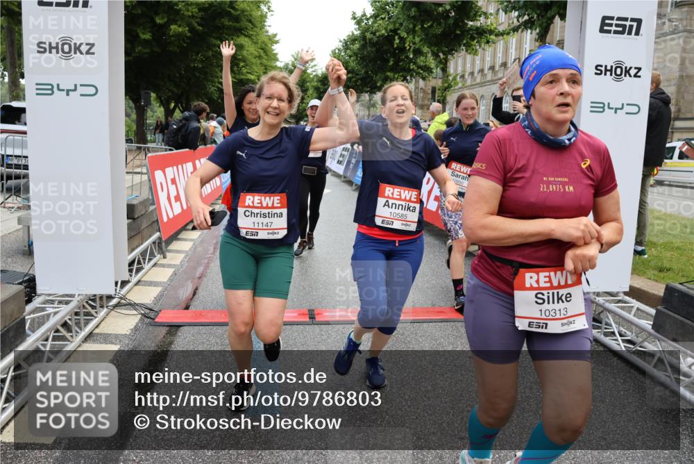 14.06.2026 - REWE Women's Run Strokosch-Dieckow http://msf.ph/oto/9786803 14.06.2026 10:10:12 Ziel 10079, 10313, 10445, 10469, 10585, 10944, 10950, 10951, 11147, 11277, 11504 meine-sportfotos.de