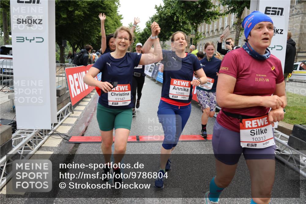 14.06.2026 - REWE Women's Run Strokosch-Dieckow http://msf.ph/oto/9786804 14.06.2026 10:10:12 Ziel 10079, 10313, 10445, 10469, 10585, 10944, 10950, 10951, 11147, 11277, 11504 meine-sportfotos.de