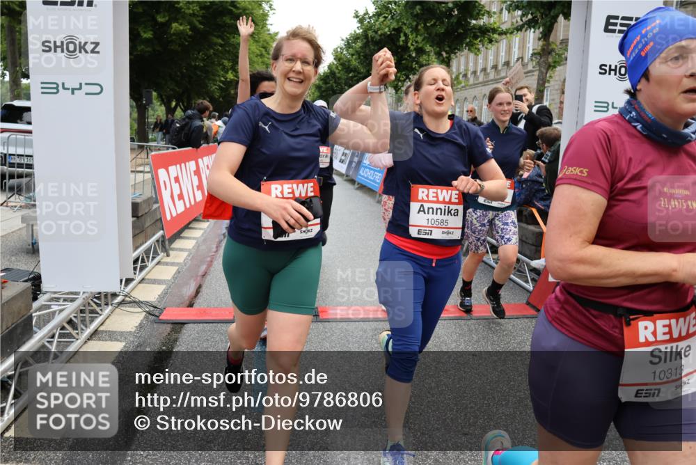 14.06.2026 - REWE Women's Run Strokosch-Dieckow http://msf.ph/oto/9786806 14.06.2026 10:10:12 Ziel 10079, 10313, 10445, 10469, 10585, 10944, 10950, 10951, 11147, 11277, 11504 meine-sportfotos.de