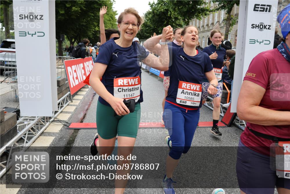 14.06.2026 - REWE Women's Run Strokosch-Dieckow http://msf.ph/oto/9786807 14.06.2026 10:10:12 Ziel 10079, 10313, 10445, 10469, 10585, 10944, 10950, 10951, 11147, 11277, 11504 meine-sportfotos.de