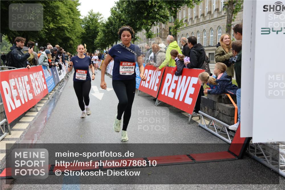 14.06.2026 - REWE Women's Run Strokosch-Dieckow http://msf.ph/oto/9786810 14.06.2026 10:10:19 Ziel 10313, 10445, 10469, 10585, 10950, 10951, 11147, 11152, 11239, 11277, 11474 meine-sportfotos.de