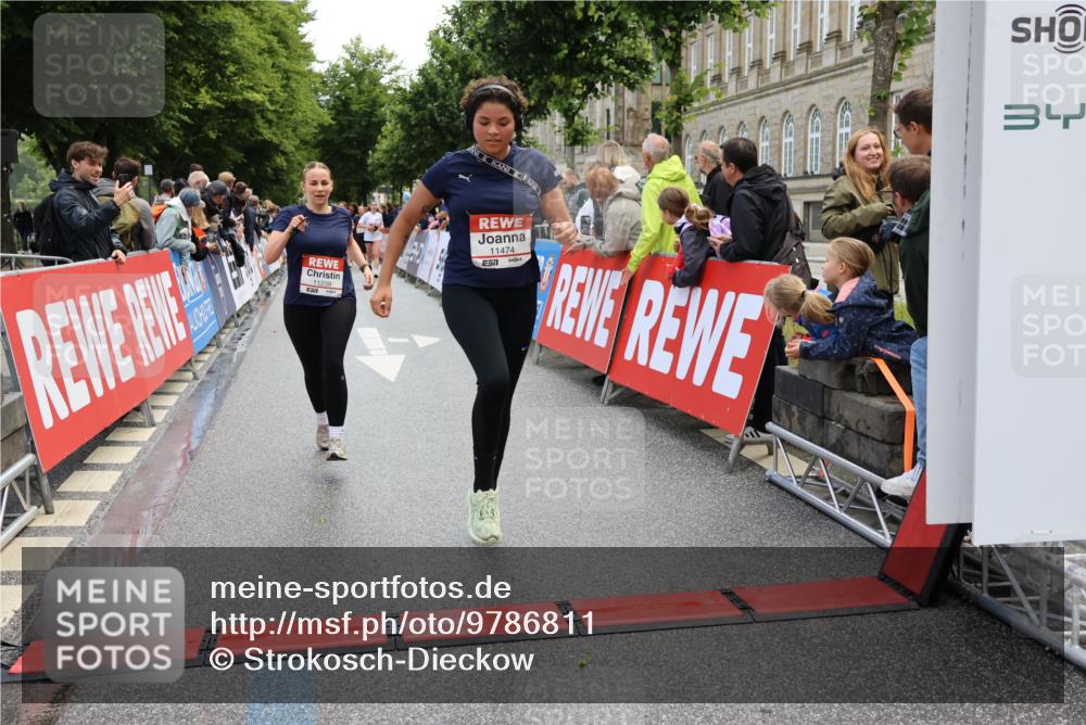 14.06.2026 - REWE Women's Run Strokosch-Dieckow http://msf.ph/oto/9786811 14.06.2026 10:10:19 Ziel 10313, 10445, 10469, 10585, 10950, 10951, 11147, 11152, 11239, 11277, 11474 meine-sportfotos.de
