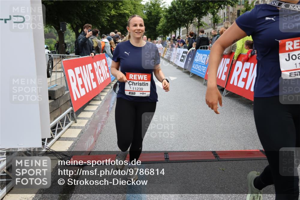 14.06.2026 - REWE Women's Run Strokosch-Dieckow http://msf.ph/oto/9786814 14.06.2026 10:10:20 Ziel 10445, 10665, 10950, 10951, 11152, 11239, 11277, 11474 meine-sportfotos.de