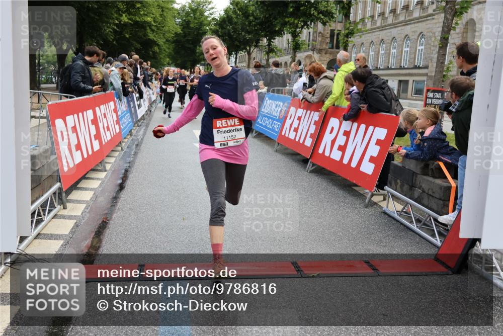 14.06.2026 - REWE Women's Run Strokosch-Dieckow http://msf.ph/oto/9786816 14.06.2026 10:10:22 Ziel 10665, 11152, 11239, 11474 meine-sportfotos.de