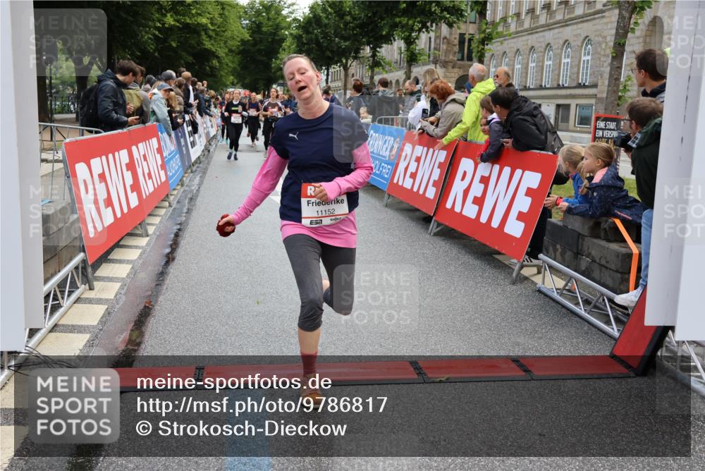 14.06.2026 - REWE Women's Run Strokosch-Dieckow http://msf.ph/oto/9786817 14.06.2026 10:10:22 Ziel 10665, 11152, 11239, 11474 meine-sportfotos.de